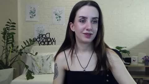 Snapshot of emilylayer chatting on January 6, 9:00 pm Emyli online show from January 6, 9:00 pm
