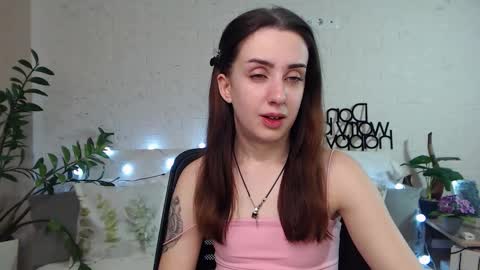 Snapshot of emilylayer chatting on February 5, 9:07 pm Emyli online show from February 5, 9:07 pm