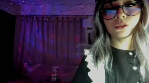 Snapshot of emilyrosss_ chatting on January 27, 5:14 am EMILY online show from January 27, 5:14 am