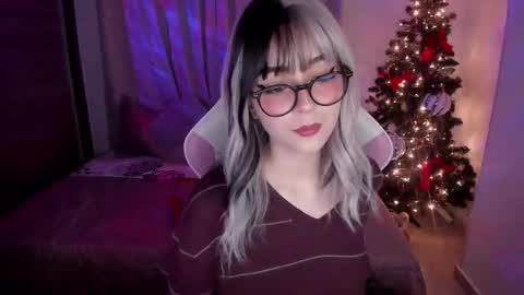 Snapshot of emilyrosss_ chatting on January 11, 4:38 am EMILY online show from January 11, 4:38 am