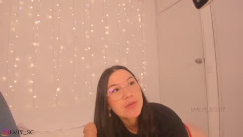 Snapshot of emilys_scott chatting on January 27, 2:02 pm Emy online show from January 27, 2:02 pm