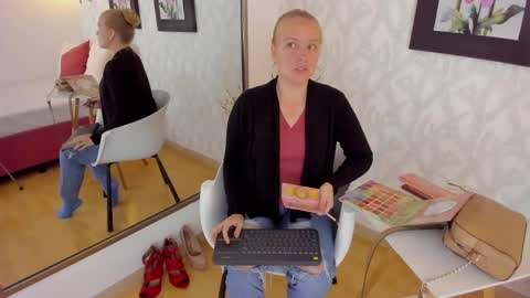 Snapshot of emilysumer chatting on December 27, 2:25 am Summer 3 online show from December 27, 2:25 am