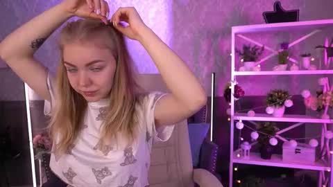 Snapshot of emilysunshines chatting on September 18, 6:45 am MY NAME IS Emily WELCOME EVERYONE I WILL BE HAPPY TO GIVE YOU WHAT YOU HAVE DREAMED OF FOR SO LONG online show from September 18, 6:45 am