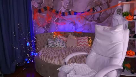 Snapshot of emilysunshines chatting on November 1, 2:10 pm MY NAME IS Emily WELCOME EVERYONE I WILL BE HAPPY TO GIVE YOU WHAT YOU HAVE DREAMED OF FOR SO LONG online show from November 1, 2:10 pm