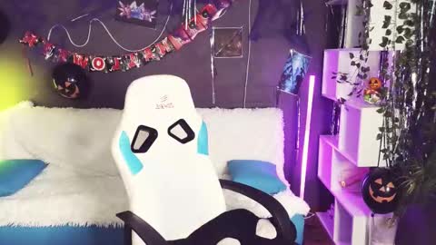 Snapshot of emilytucker chatting on October 23, 2:06 am Emily online show from October 23, 2:06 am