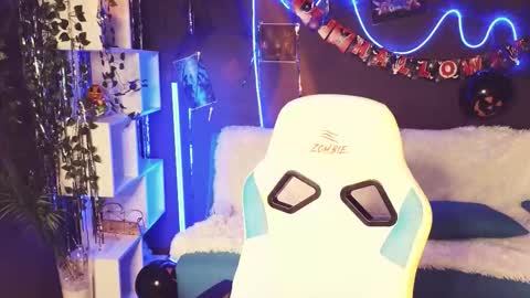 Snapshot of emilytucker chatting on October 27, 1:56 am Emily online show from October 27, 1:56 am