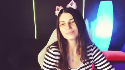 Snapshot of emilytucker chatting on October 10, 8:19 am Emily online show from October 10, 8:19 am