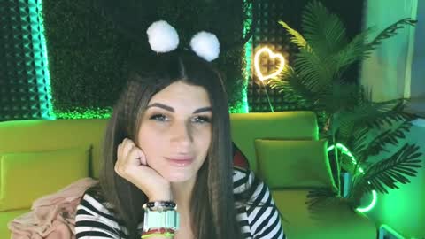 Snapshot of emilytucker chatting on December 21, 1:58 am Emily online show from December 21, 1:58 am
