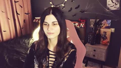 Snapshot of emilytucker chatting on October 21, 1:53 am Emily online show from October 21, 1:53 am