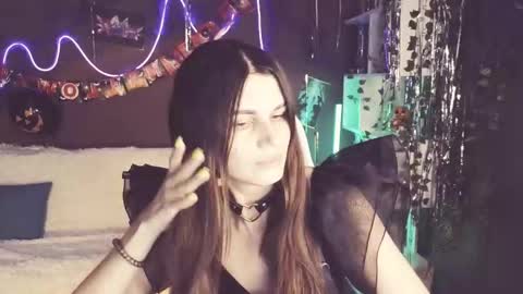 Snapshot of emilytucker chatting on October 20, 1:52 am Emily online show from October 20, 1:52 am