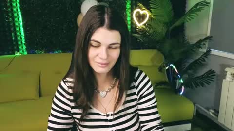 Snapshot of emilytucker chatting on February 15, 1:42 am Emily online show from February 15, 1:42 am