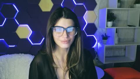 Snapshot of emilytucker chatting on January 15, 1:23 am Emily online show from January 15, 1:23 am