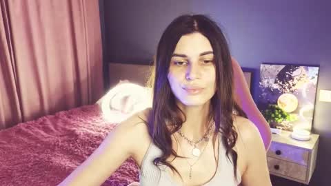 Snapshot of emilytucker chatting on October 16, 8:06 am Emily online show from October 16, 8:06 am