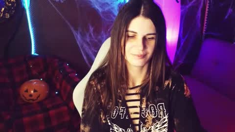 Snapshot of emilytucker chatting on November 1, 2:05 am Emily online show from November 1, 2:05 am