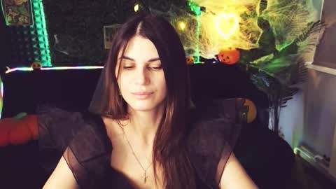 Snapshot of emilytucker chatting on November 2, 2:15 am Emily online show from November 2, 2:15 am