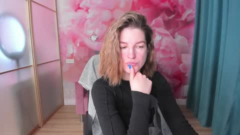 Snapshot of emilywalkers chatting on January 27, 8:07 am EmilyWalkers online show from January 27, 8:07 am