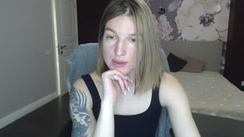 Snapshot of emilywalkers chatting on January 29, 7:57 am EmilyWalkers online show from January 29, 7:57 am