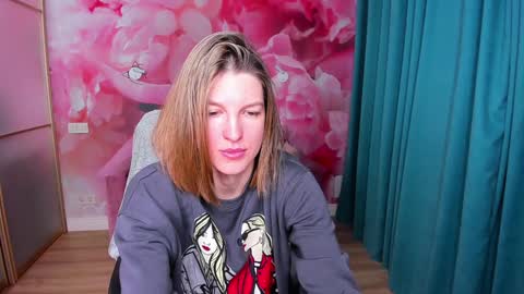 Snapshot of emilywalkers chatting on February 3, 7:51 am EmilyWalkers online show from February 3, 7:51 am