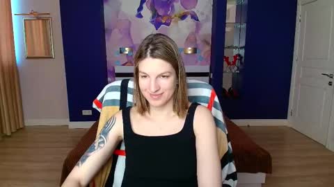 Snapshot of emilywalkers chatting on February 26, 7:55 am EmilyWalkers online show from February 26, 7:55 am