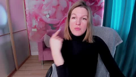 Snapshot of emilywalkers chatting on January 16, 7:38 am EmilyWalkers online show from January 16, 7:38 am