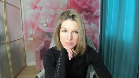 Snapshot of emilywalkers chatting on January 5, 7:07 am EmilyWalkers online show from January 5, 7:07 am