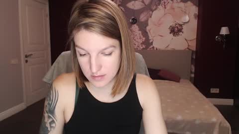Snapshot of emilywalkers chatting on December 10, 8:08 am EmilyWalkers online show from December 10, 8:08 am