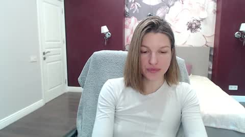 Snapshot of emilywalkers chatting on February 6, 7:56 am EmilyWalkers online show from February 6, 7:56 am