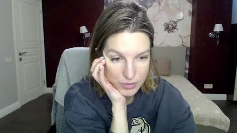 Snapshot of emilywalkers chatting on January 23, 7:43 am EmilyWalkers online show from January 23, 7:43 am