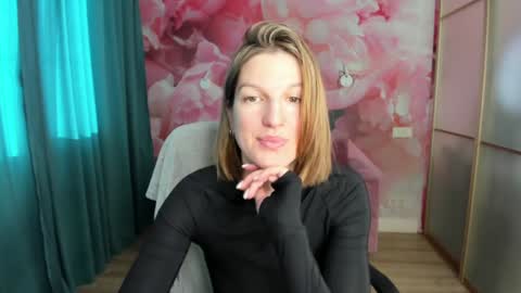 Snapshot of emilywalkers chatting on December 13, 7:59 am EmilyWalkers online show from December 13, 7:59 am