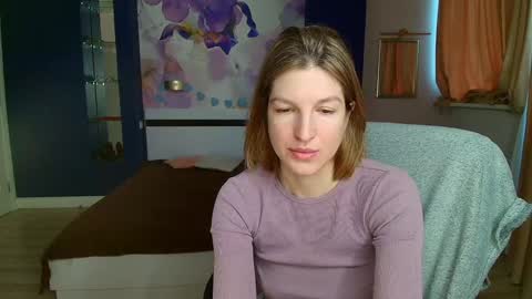 Snapshot of emilywalkers chatting on December 15, 6:51 am EmilyWalkers online show from December 15, 6:51 am