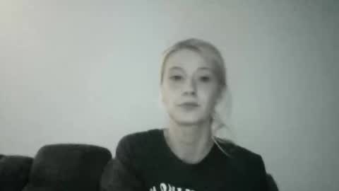 Snapshot of emilywarren296 chatting on October 22, 11:26 am emilywarren296 online show from October 22, 11:26 am