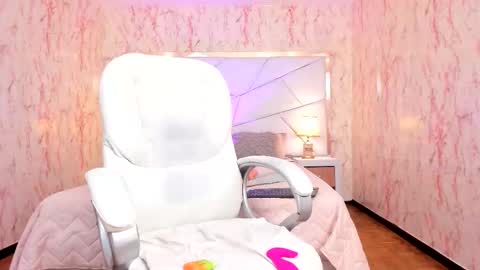 Snapshot of emilywhinfre chatting on September 19, 9:25 pm Emily 2200 - 600GMT-5 online show from September 19, 9:25 pm