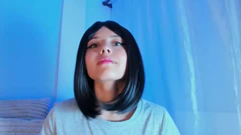 Snapshot of emilywithe_ chatting on September 29, 11:32 pm online show from September 29, 11:32 pm