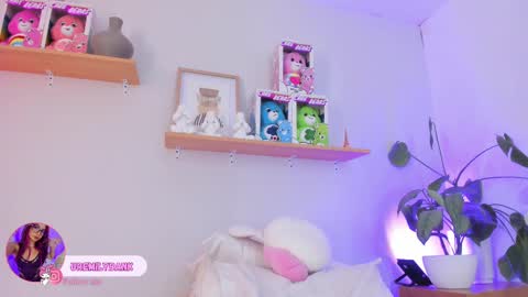 Emily Bank online show from September 25, 8:28 pm