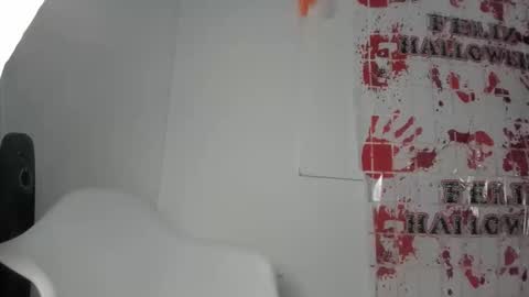 Snapshot of emilyy_cooperr chatting on October 10, 1:49 pm emilyy_cooperr online show from October 10, 1:49 pm