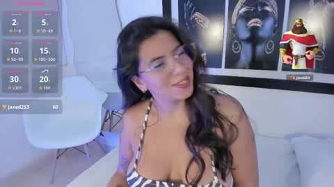 Snapshot of emilyy_cooperr chatting on October 6, 12:11 pm emilyy_cooperr online show from October 6, 12:11 pm