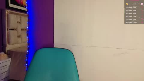 emilyy_cooperr online show from June 1, 12:18 pm