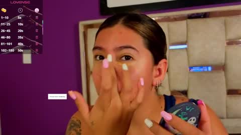 emilyy_cooperr online show from April 9, 12:21 pm