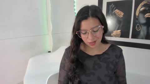 Snapshot of emilyy_cooperr chatting on September 29, 12:10 pm emilyy_cooperr online show from September 29, 12:10 pm