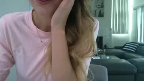 Snapshot of emilyy_miller chatting on October 25, 4:47 pm emilly online show from October 25, 4:47 pm