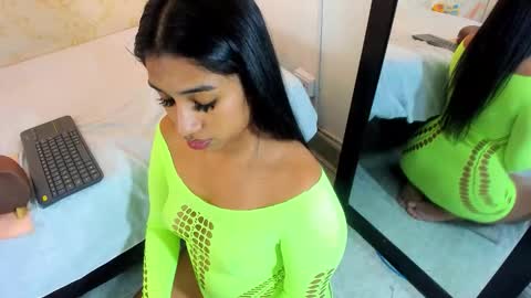 emilyy_walker online show from January 12, 12:32 pm