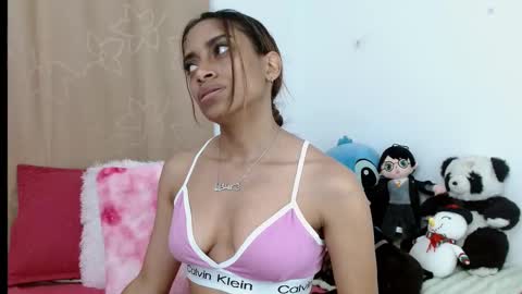 emilyzans07 online show from March 11, 7:03 pm