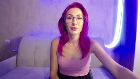 Snapshot of emm_stone chatting on September 8, 3:33 pm emm_stone online show from September 8, 3:33 pm