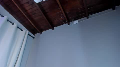 emma__hills_ online show from September 9, 9:14 pm