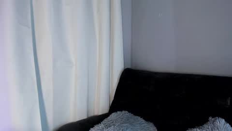 emma__hills_ online show from September 10, 9:59 pm