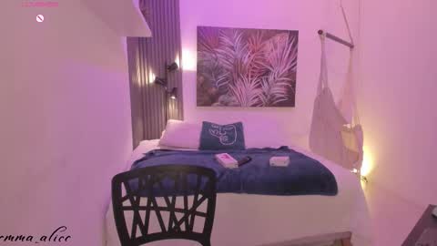 Snapshot of emma_alice_ chatting on September 27, 12:23 pm Alice online show from September 27, 12:23 pm