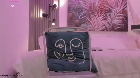 Snapshot of emma_alice_ chatting on September 11, 1:55 pm Alice online show from September 11, 1:55 pm