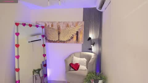 Snapshot of emma_alice_ chatting on February 6, 12:04 pm Alice online show from February 6, 12:04 pm