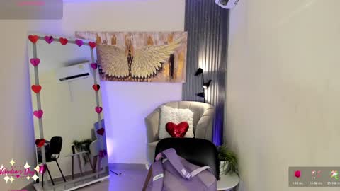 Snapshot of emma_alice_ chatting on February 4, 11:27 am Alice online show from February 4, 11:27 am