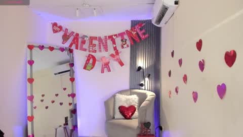 Snapshot of emma_alice_ chatting on February 15, 11:17 am Alice online show from February 15, 11:17 am